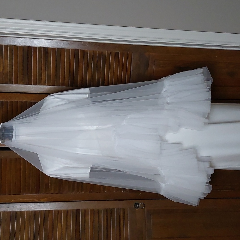 White Fingertip Ruffle Edge Wedding Veil With Blusher and Comb